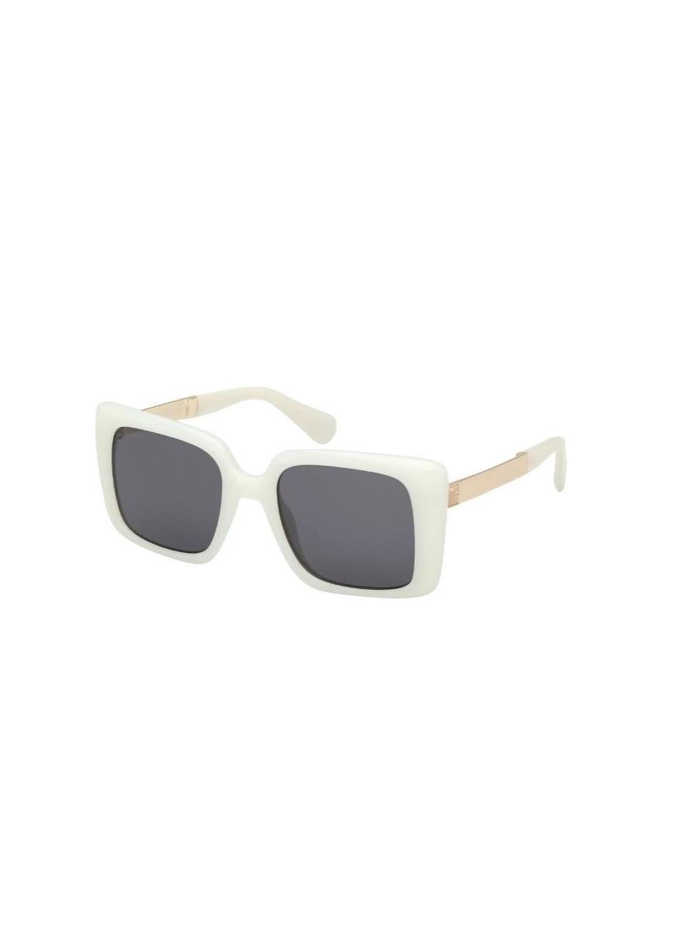 GUESS Square Sunglasses for Chic Everyday Elegance - Image 1