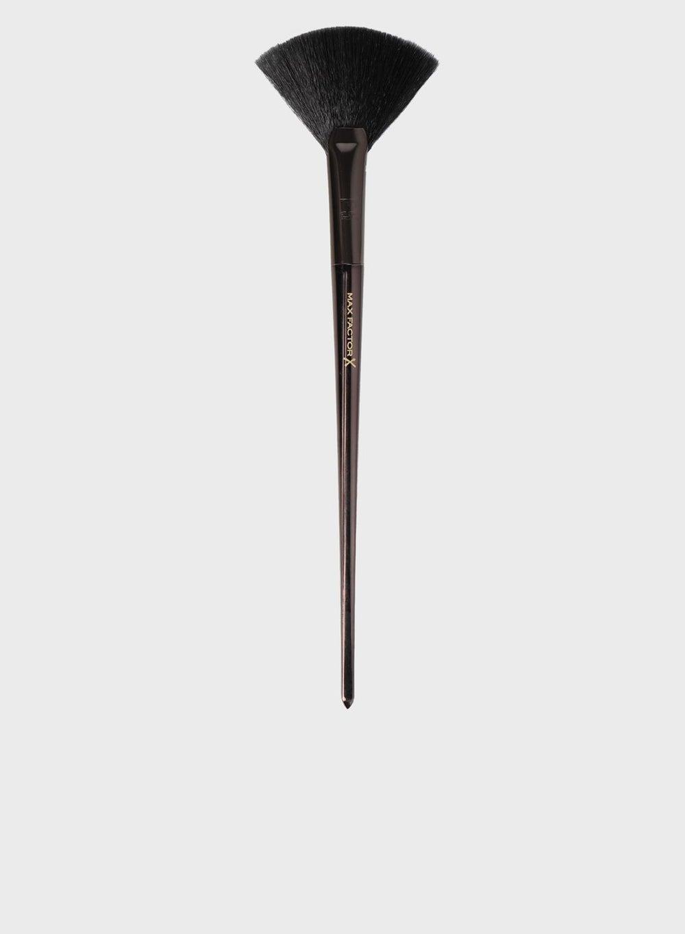 Max Factor Pro F5 Fan Brush by Mashael Ajeel – Luxury Precision - Image 1