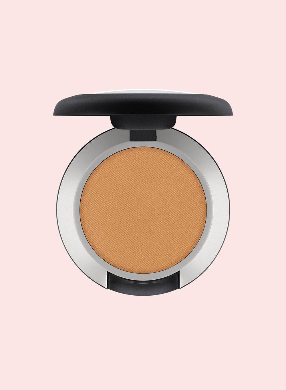 PWD KISS SFT MTTE ES-THE 1.5GM/.05OZ - Velvet Matte Eye Shadow - Image 1