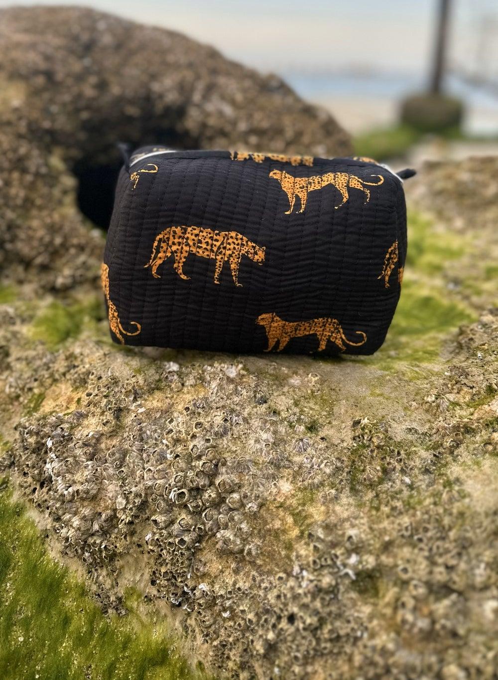 TohfaLuxe Cora: Handcrafted Elegance in a Block-Printed Pouch - Image 1