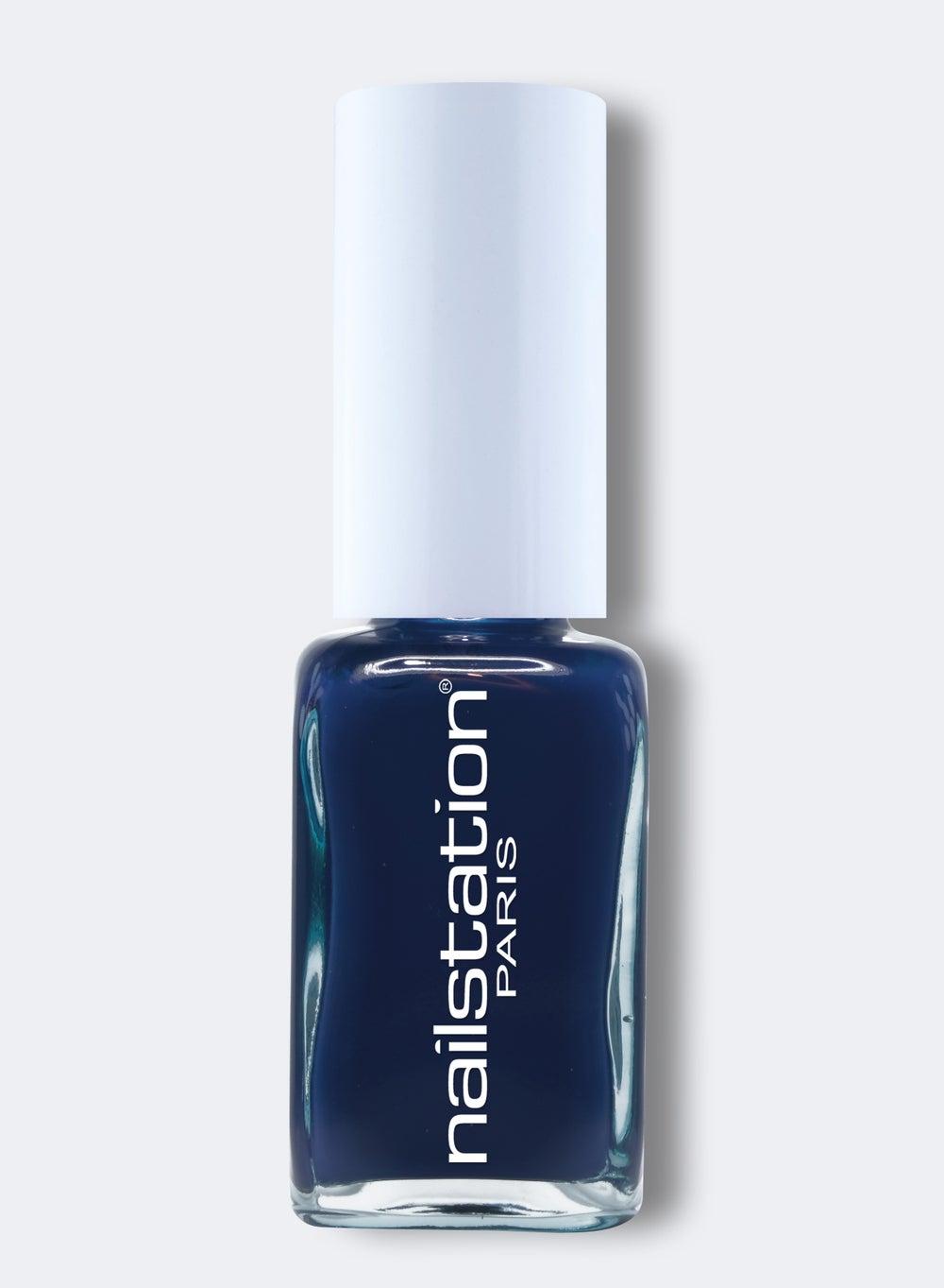 Glossy Pétroleuses Nail Polish: Vibrant and Long-Lasting - Image 1