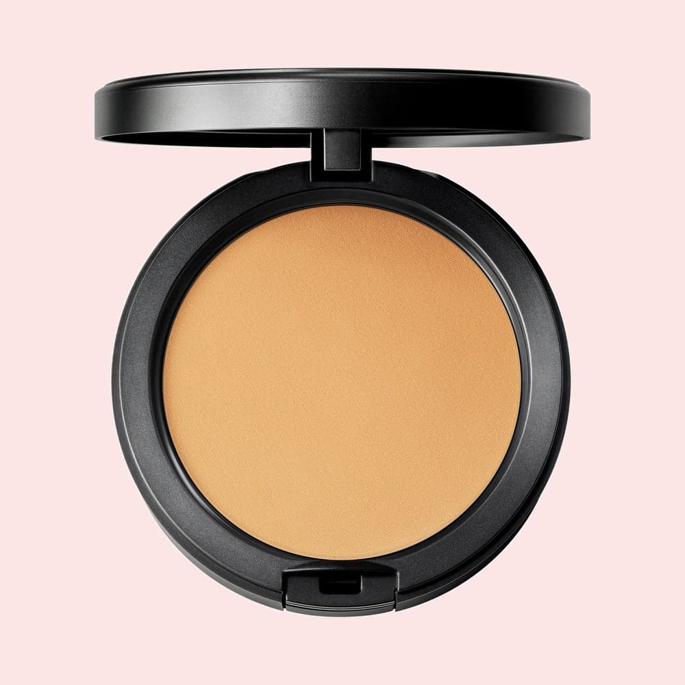 Studio Fix Blur-Matte Powder Foundation NC42 - 24hr Wear - Image 1