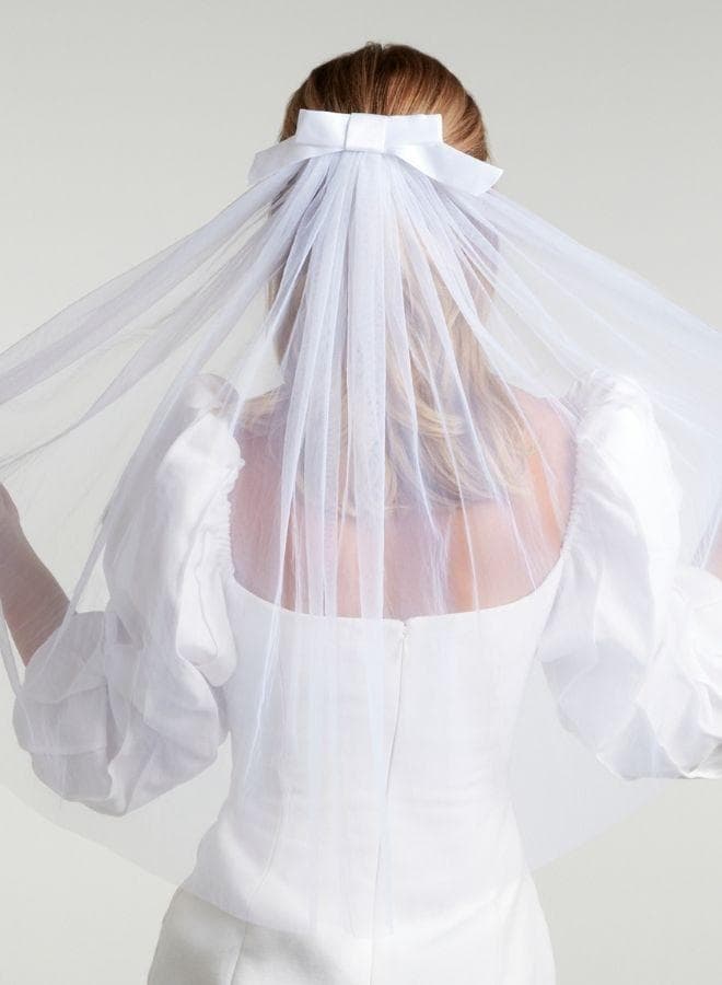 Elegant Bridal Veil with Satin Bow Accent - Image 1
