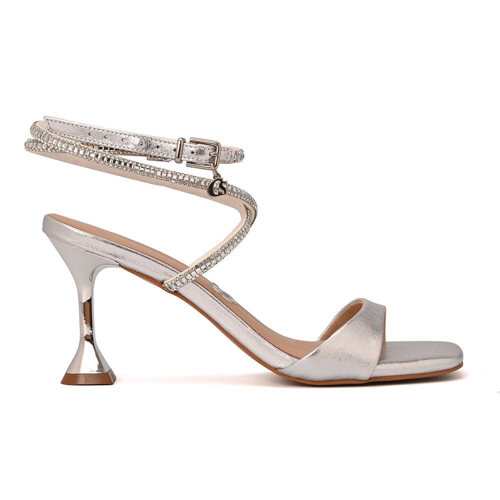 Elegant Shine Silver Sandal: Brazil's Touch of Glamour - Image 1