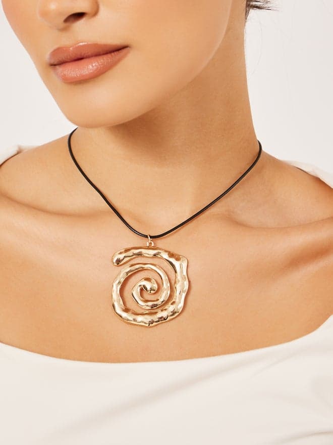 Styli Shell Pendant Necklace - Elegance for Every Woman - Image 1