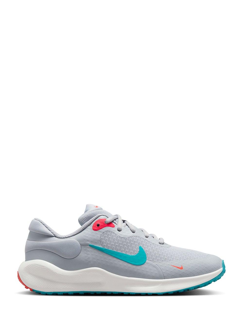 NIKE REVOLUTION 7 GS: Elegance on the Move - Image 1