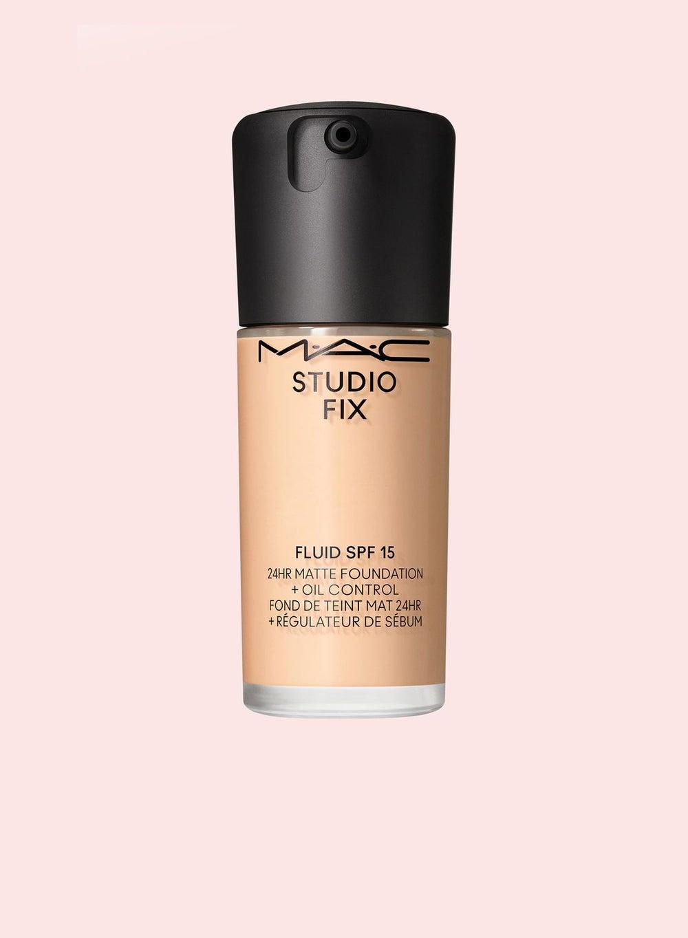 Studio Fix Fluid SPF 15 NC16 - Luxe Matte Foundation - Image 1