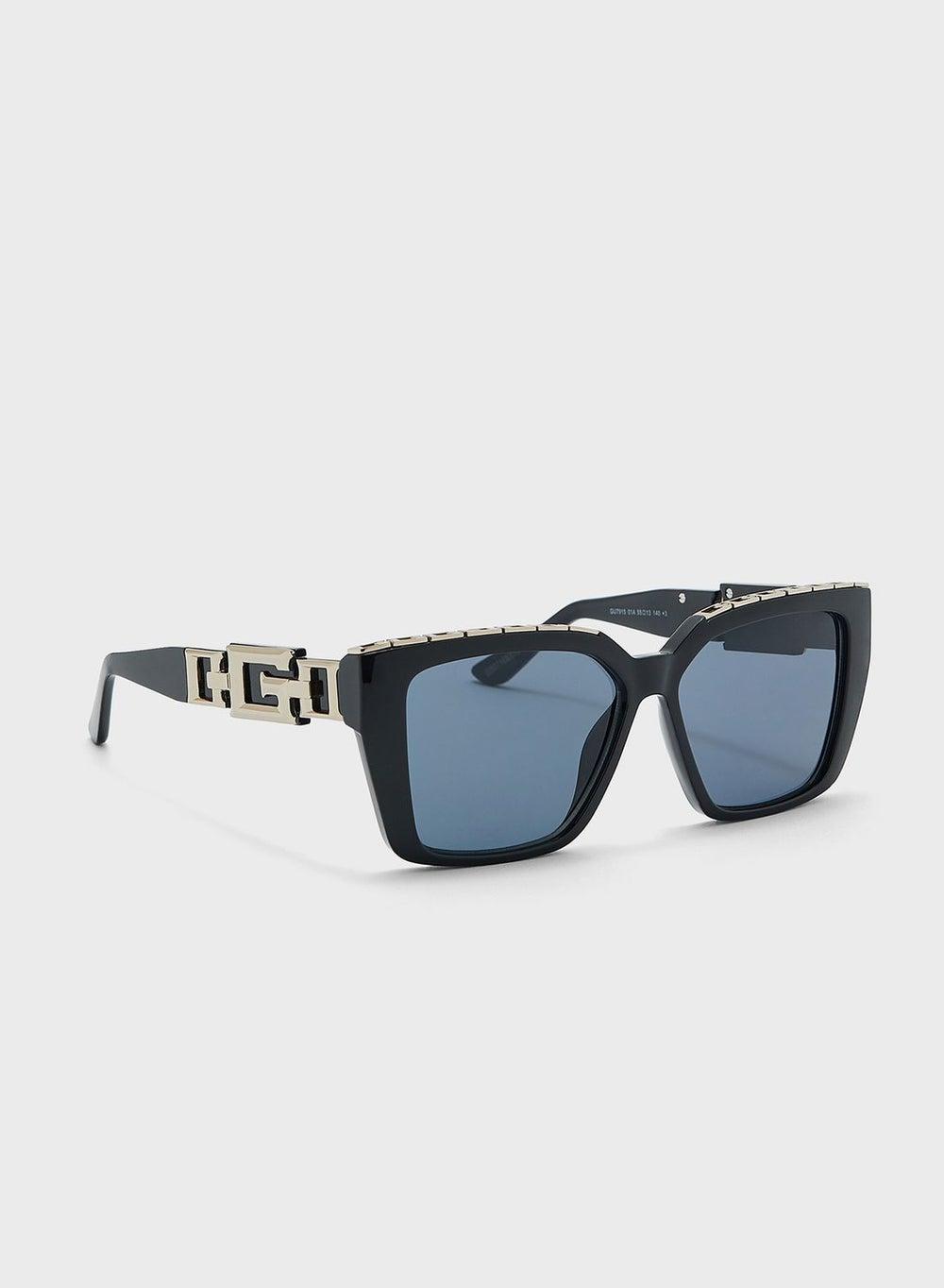 GUESS Elegant Oversized Women's Sunglasses - Image 1