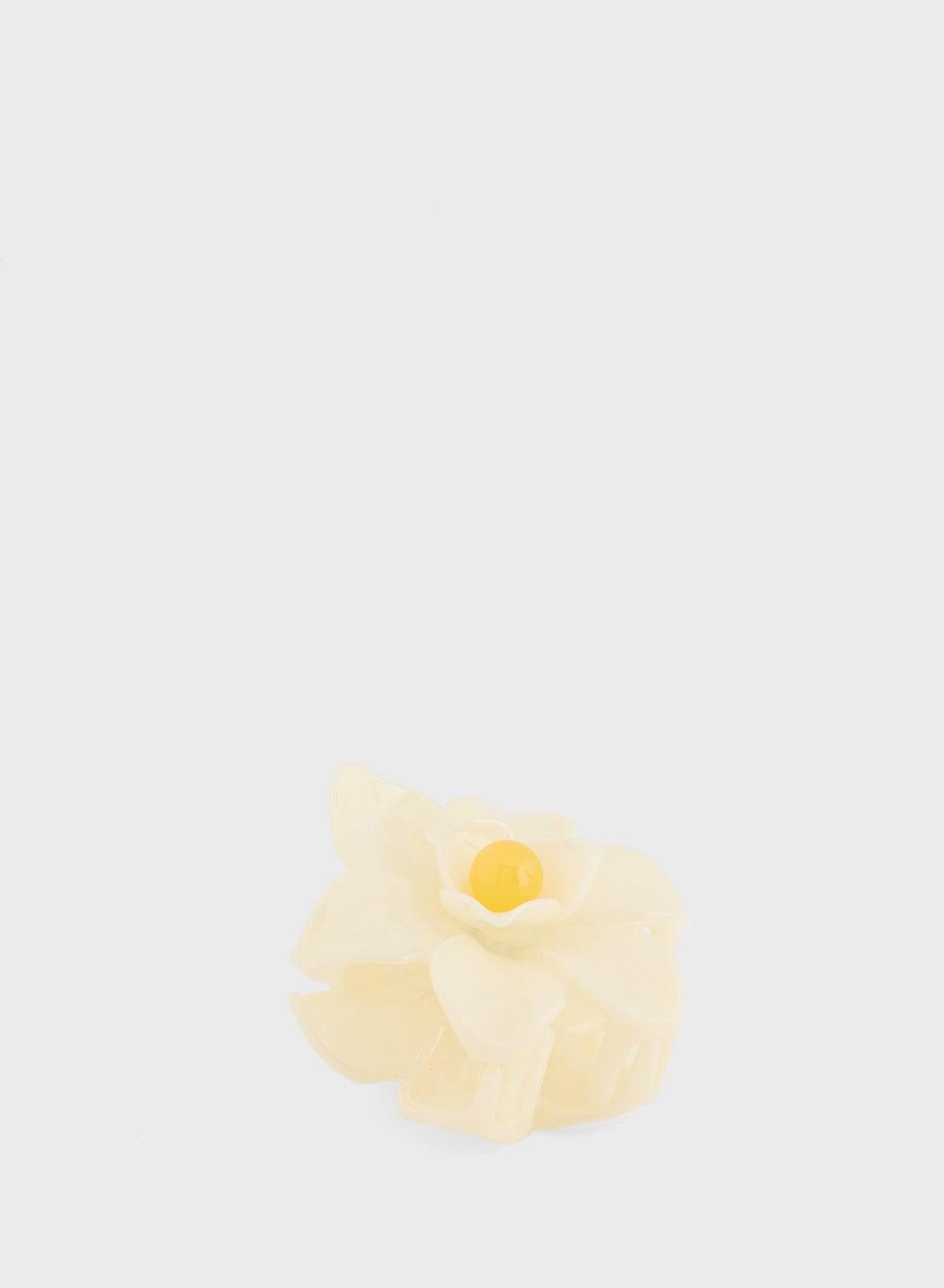 MANGO Vibrant Flower Hair Clip for Stylish Locks - Image 1