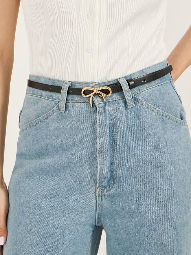 Styli Chic Metallic Ribbon Buckle Belt for Sophisticated Wardrobes - Image 1