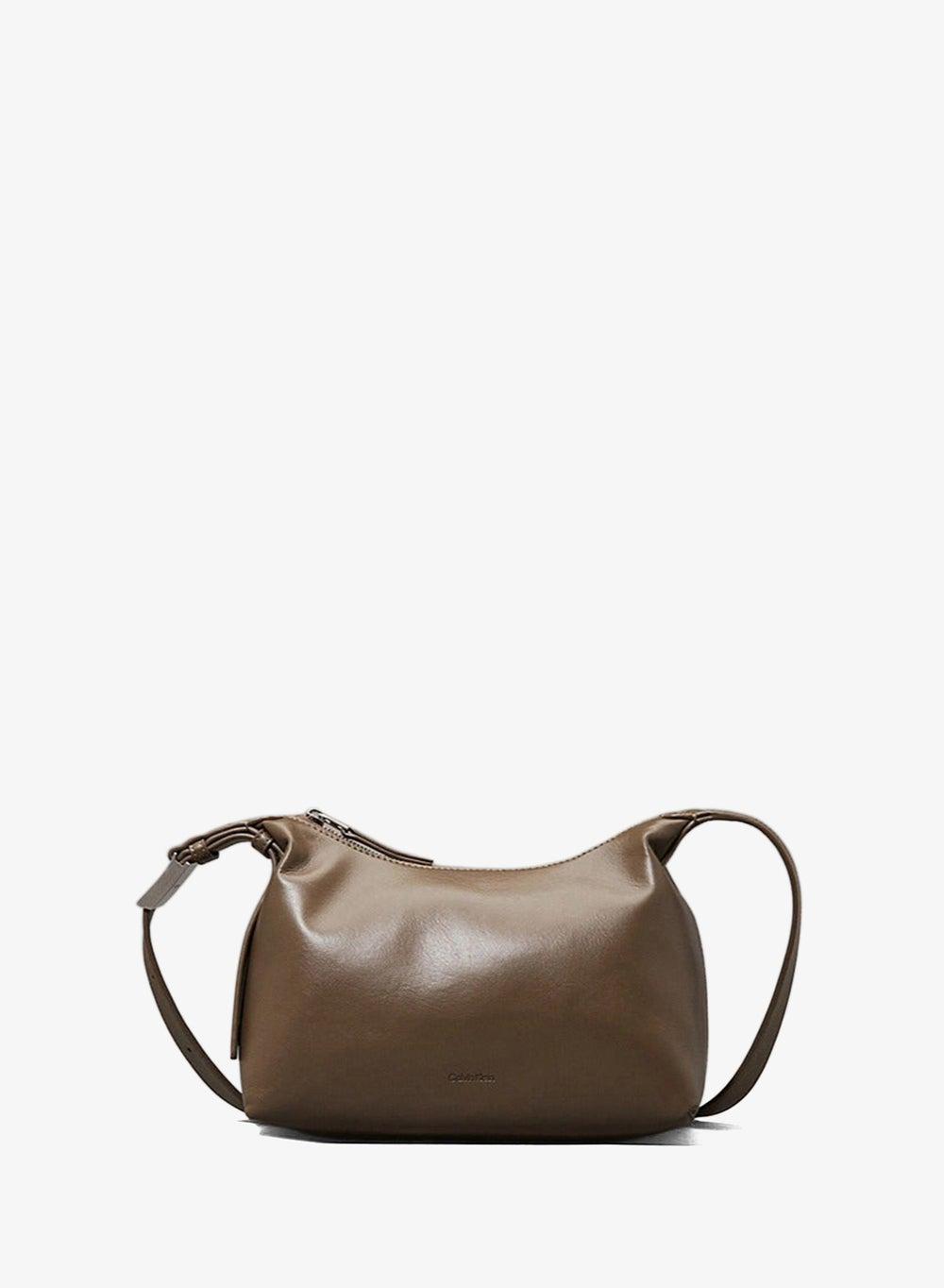 CALVIN KLEIN Elegance on the Go: Medium Crossbody with Chic Strap - Image 1