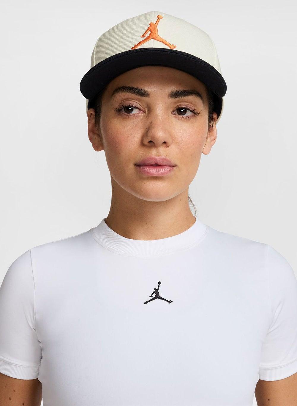 Jordan U J Pro Cap S Fb Jumpman: Classic Style Meets Functionality - Image 1