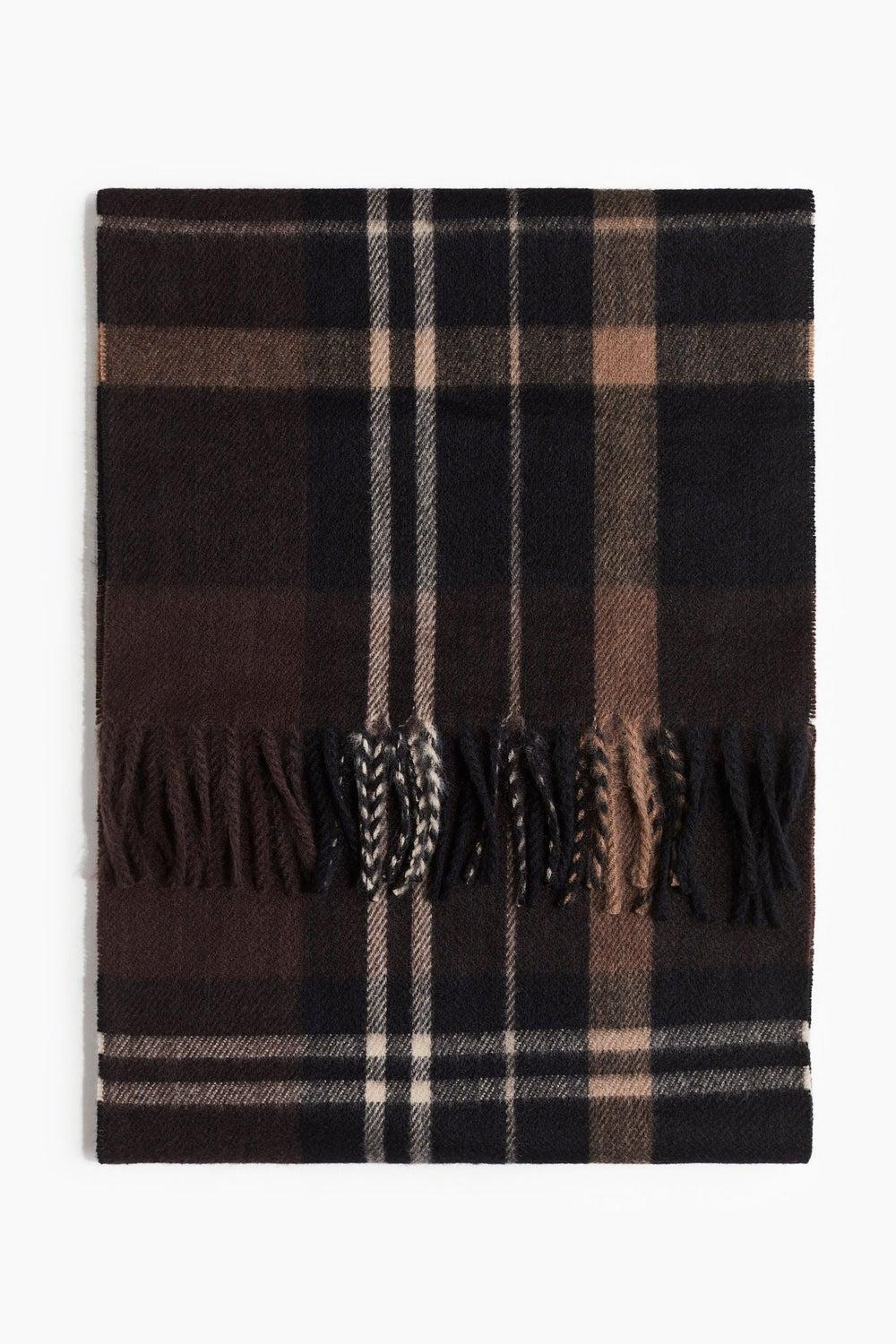 H&M Elegant Men's Scarf: A Seasonal Must-Have - Image 1