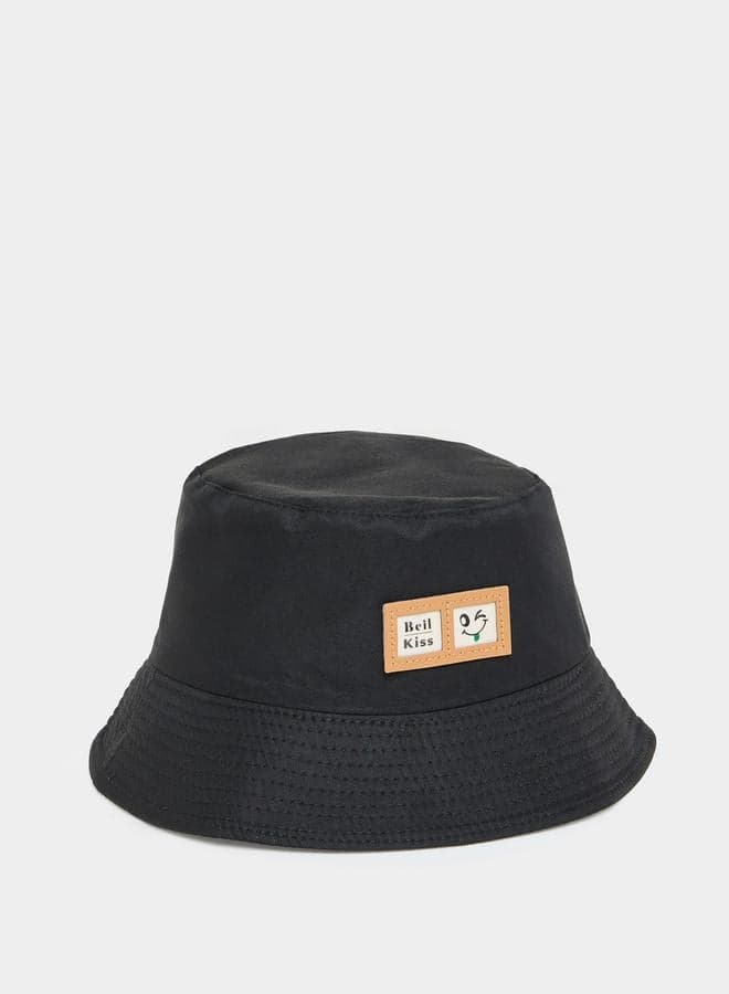 Styli Patch Detail Men's Bucket Hat: Stylish Protection - Image 1
