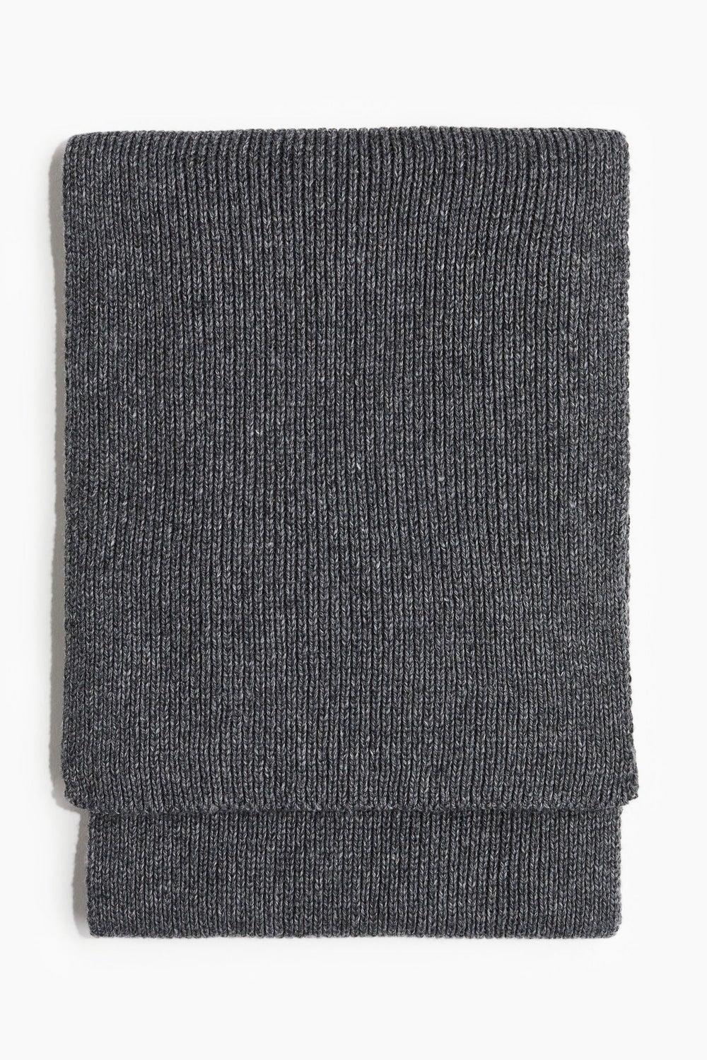 H&M Men's Cozy Rib-Knit Scarf – Classic Winter Essential - Image 1