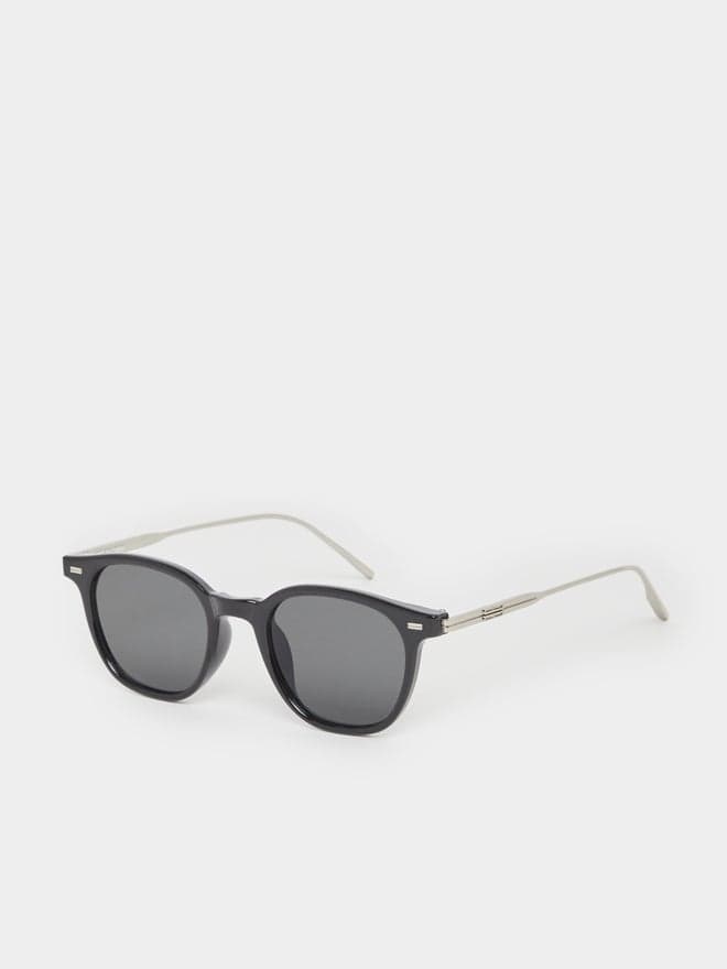 Styli Men's Solid Round Sunglasses with Comfort Nose Pads - Image 1