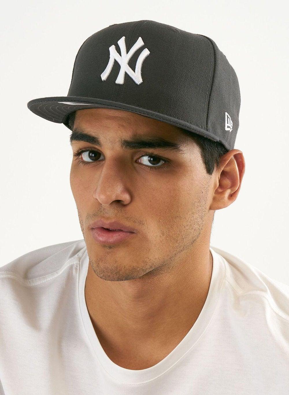 Elegant MLB New York Yankees 59Fifty Cap by NEW ERA - Image 1
