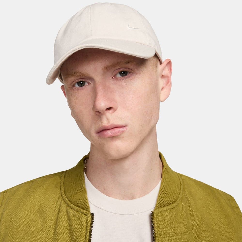 Nike Club Unstructured Cap: Elegant Sun Protection - Image 1