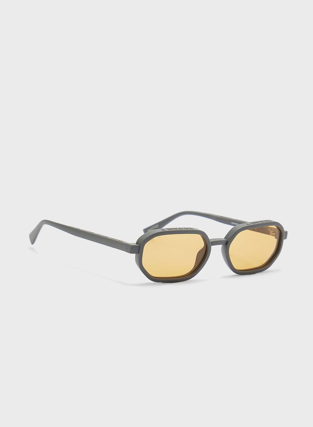 GUESS Gu0023320E53 Elegant Full-Rim Men's Sunglasses - Image 1