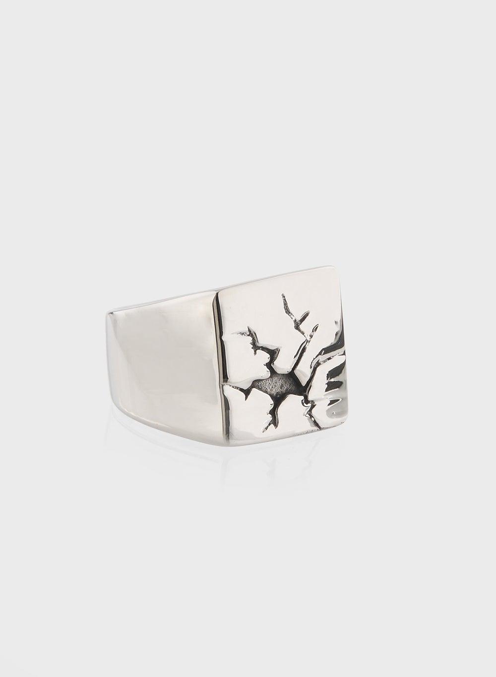 Seventy Five Signet: Timeless Elegance in Men’s Jewelry - Image 1
