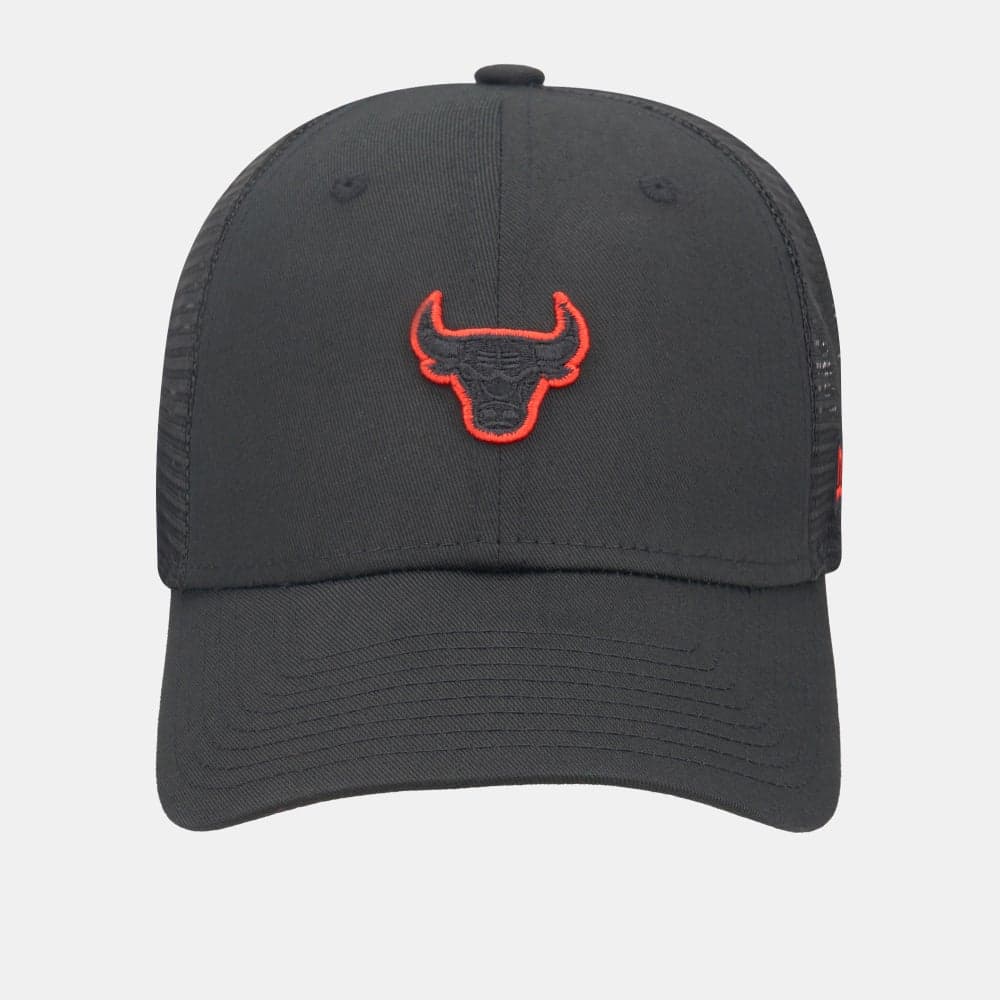 Chicago Bulls 9FORTY Trucker Cap by New Era - Image 1