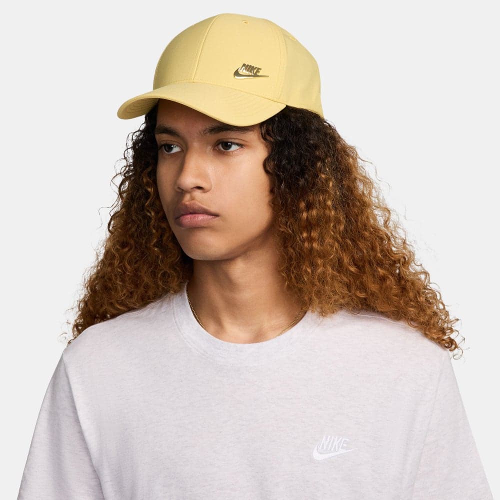 Nike Dri-FIT Club Cap: Elegant Metal Logo Design - Image 1