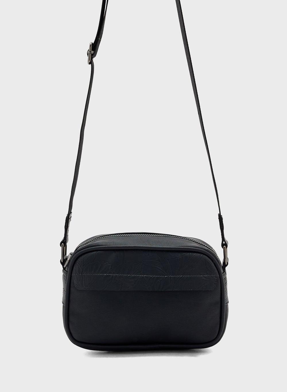 Robert Wood Essential Messenger Bag for the Modern Man - Image 1