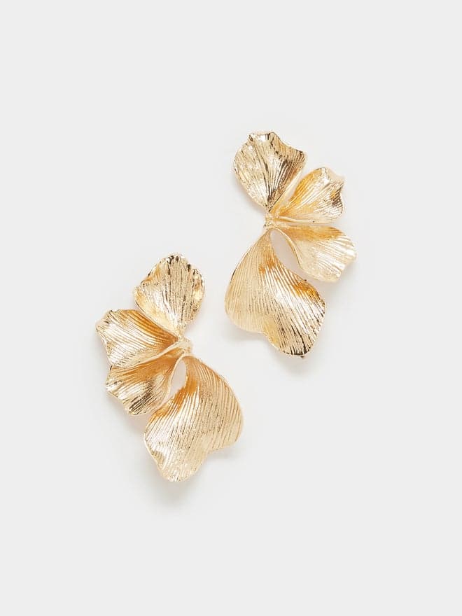 Styli Chic Blossom Dangle Earrings for Timeless Elegance - Image 1