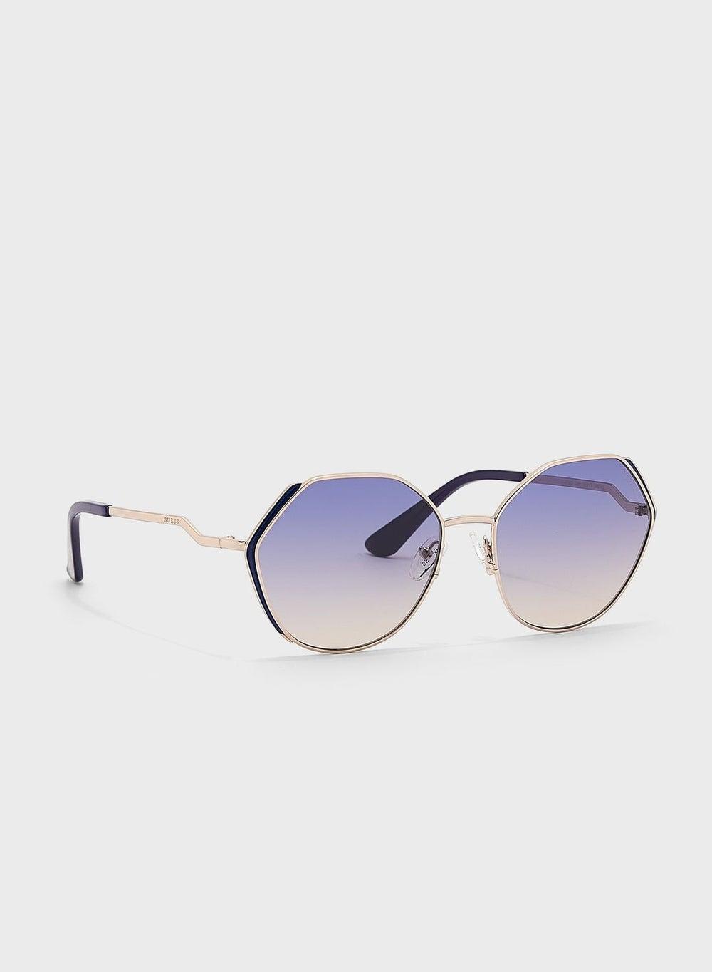 GUESS Chic Oversized Sunglasses for Sophisticated Women - Image 1