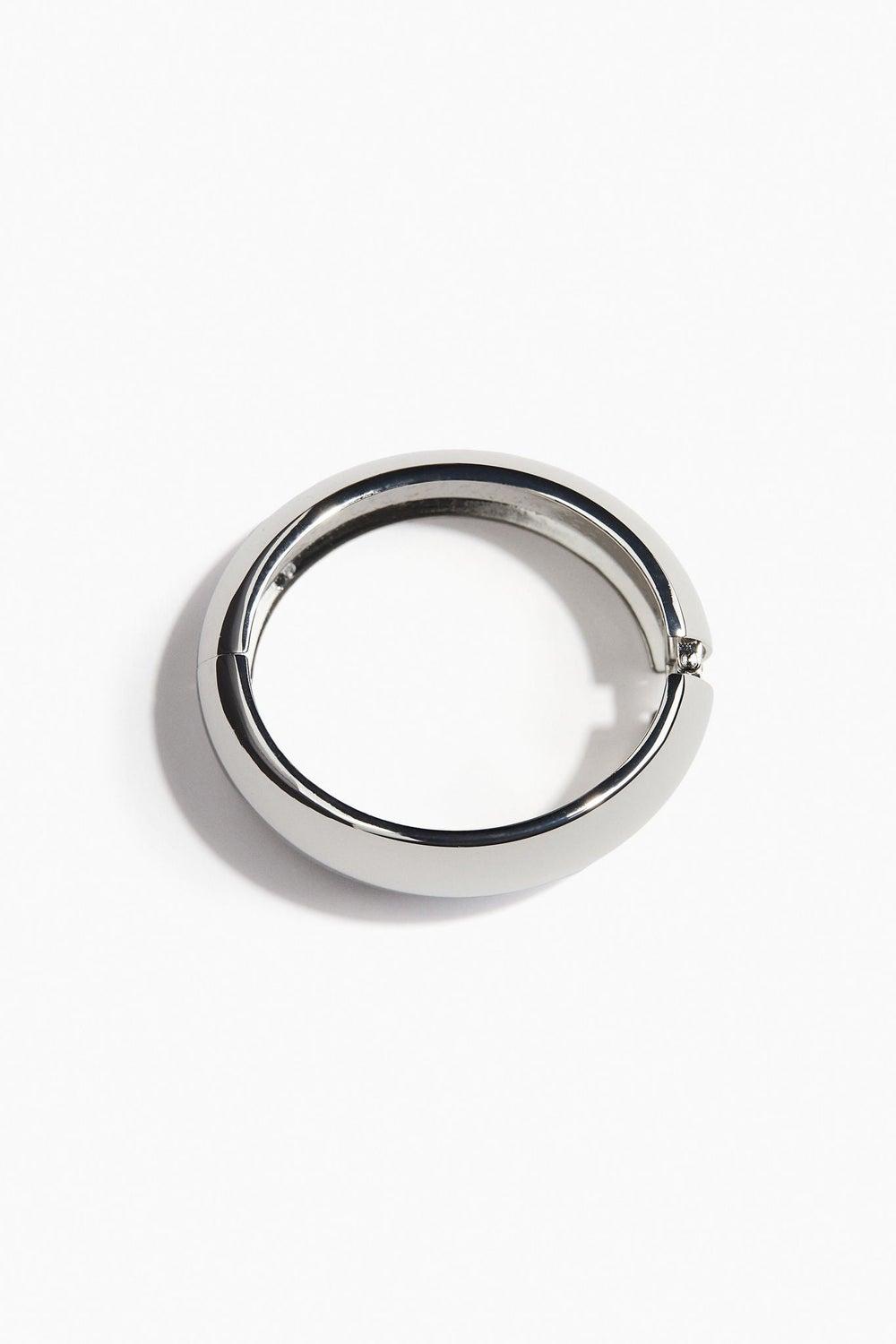 H&M Elegant Zinc Cuff Bracelet - Style Meets Durability - Image 1