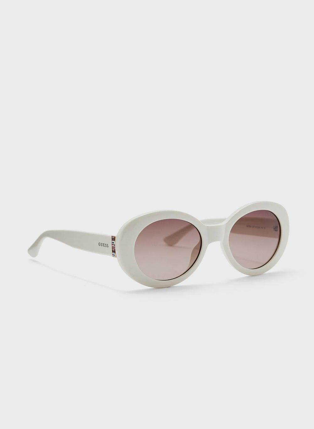 GUESS Gradient Elegance Sunglasses for Chic Women - Image 1