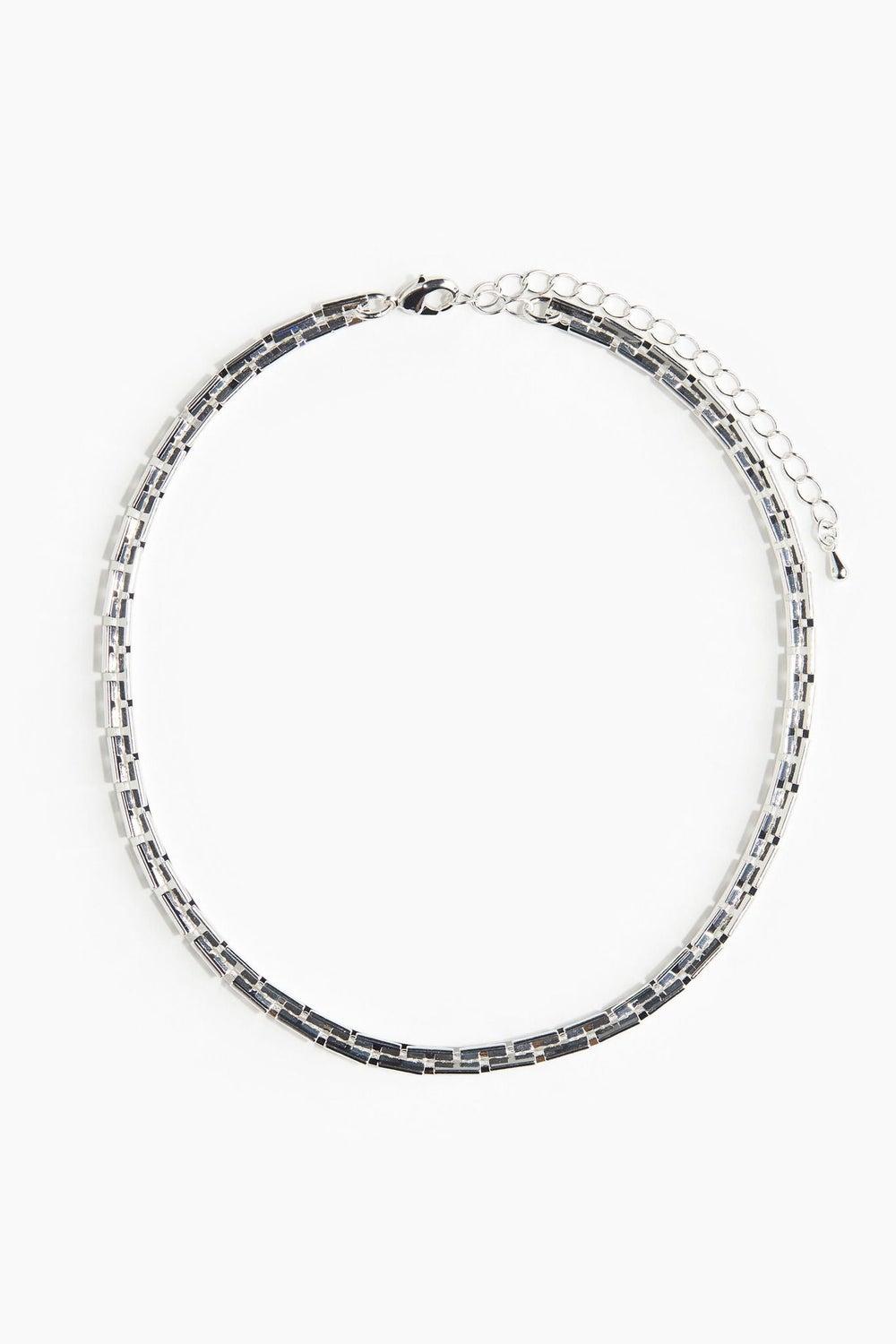 H&M Elegant Short Necklace - Perfect Everyday Accessory - Image 1