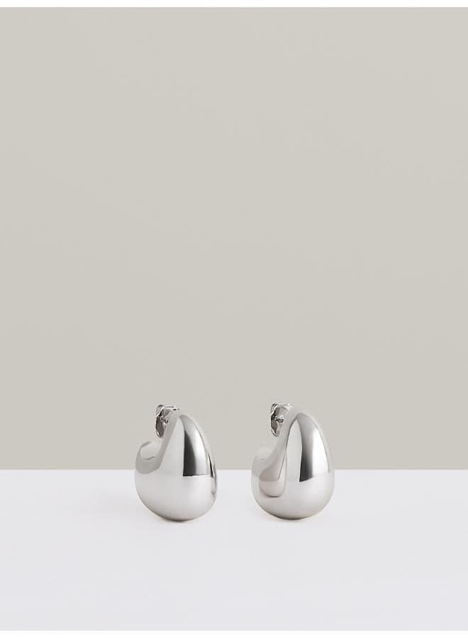 REISS Calla Curve: Elegance in Silver Scoop Earrings - Image 1