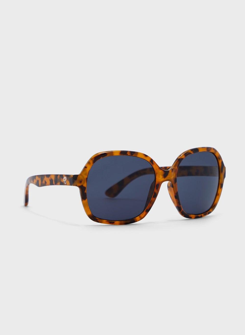 CHPO Gucc Women's Sunglasses: Timelessly Elegant - Image 1