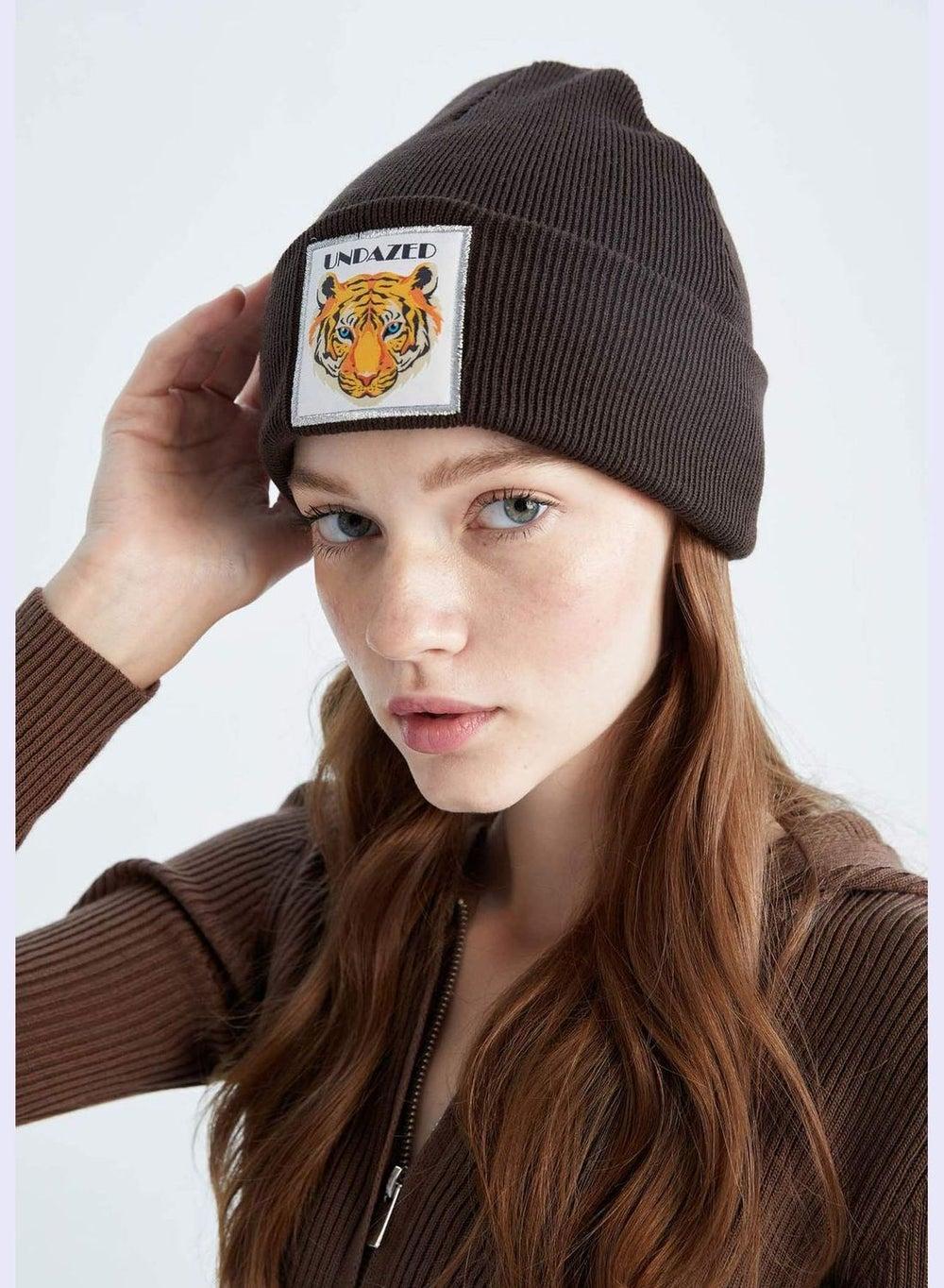 DeFacto Lady Elegance: Chic Brown Casual Beret - Image 1