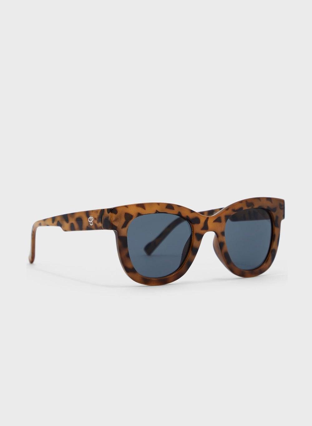 CHPO Marais Elegant UV-Protected Sunglasses for Women - Image 1