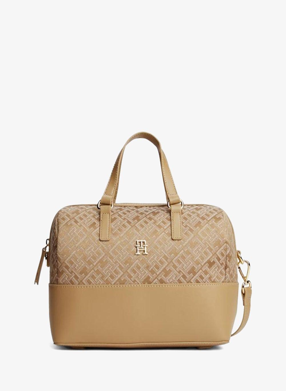TOMMY HILFIGER Chic Logo Jacquard Duffle for Effortless Travel - Image 1