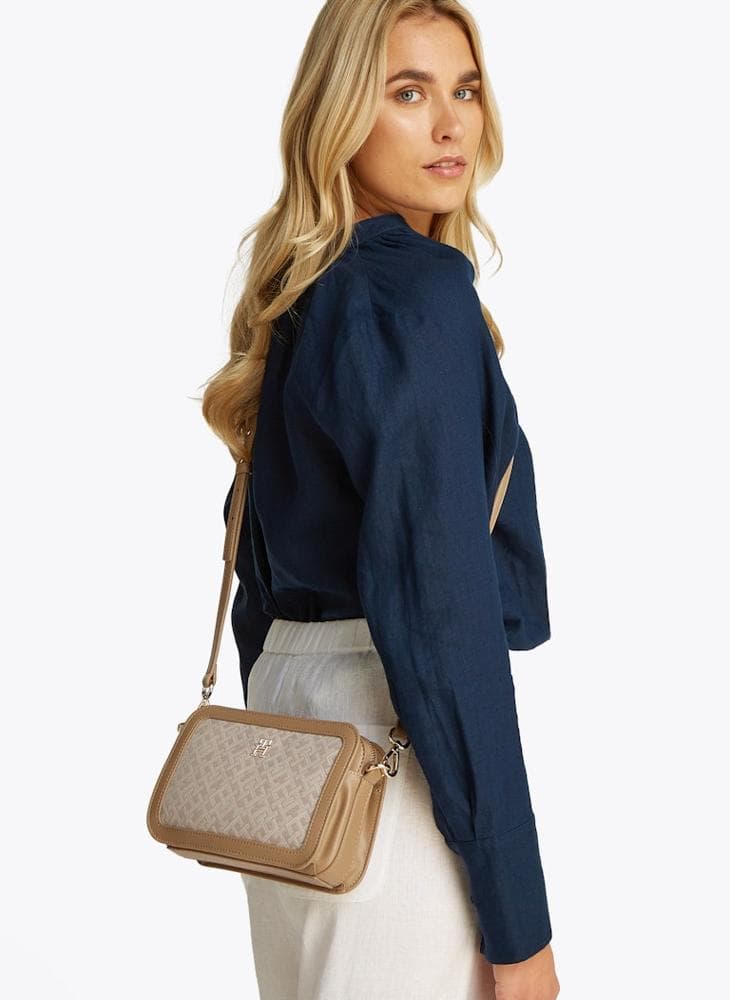 TOMMY HILFIGER Elegance on the Go Zip Crossbody - Image 1