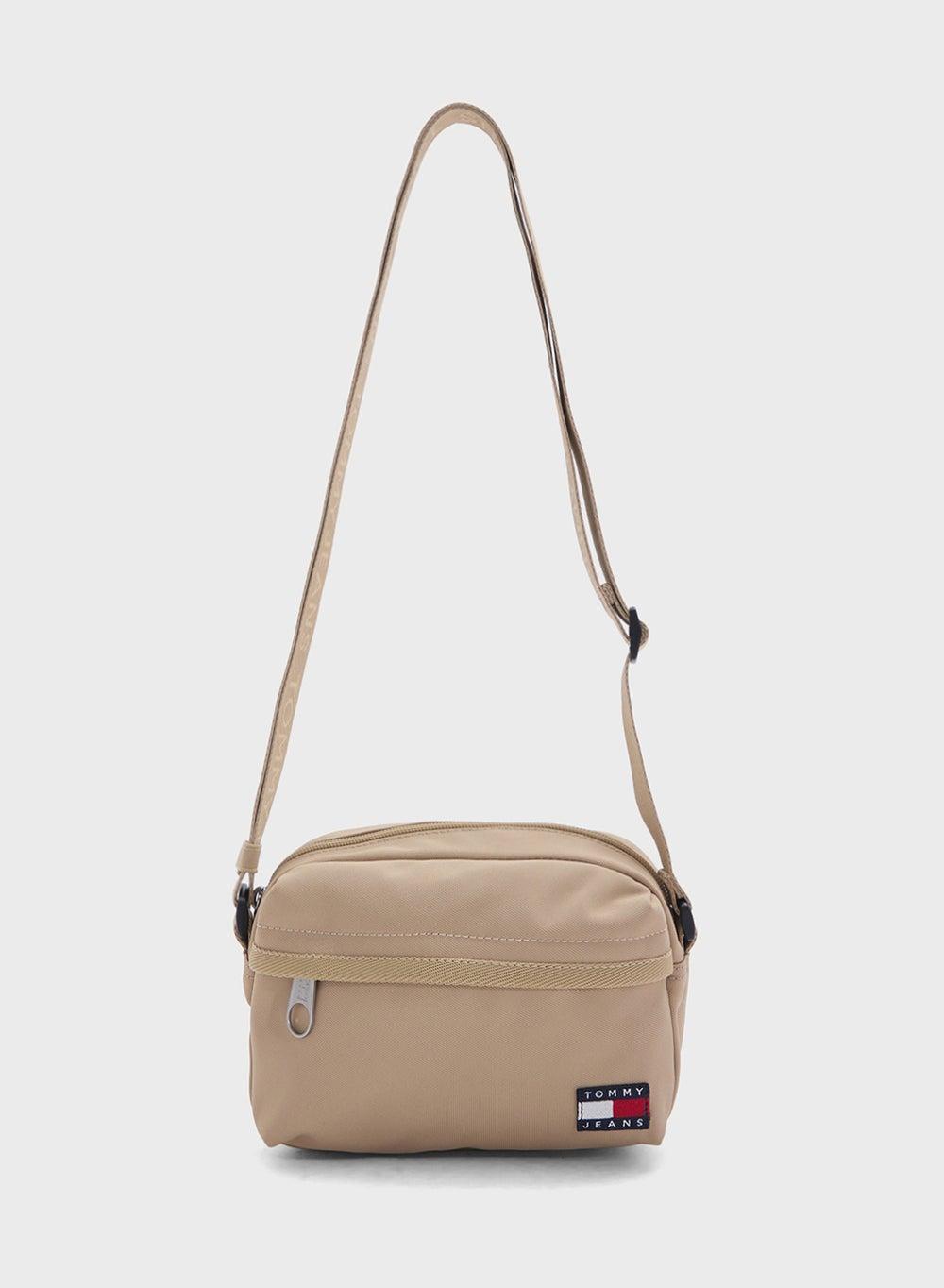 TOMMY JEANS Essential Elegance Crossbody for Daily Chic - Image 1