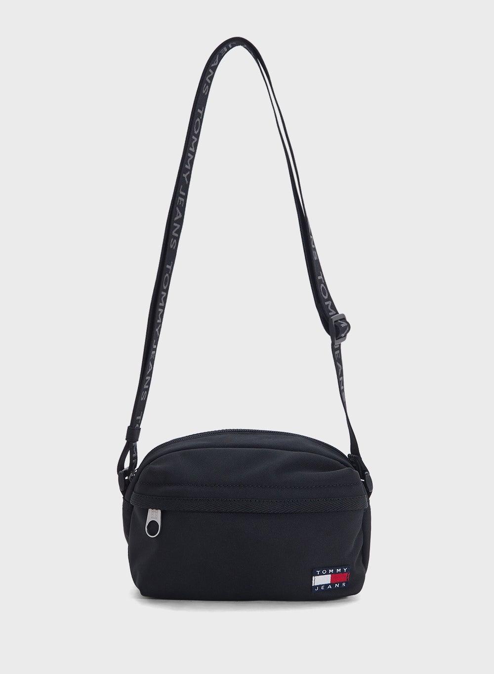 TOMMY JEANS Essential Chic Crossbody for Effortless Style - Image 1