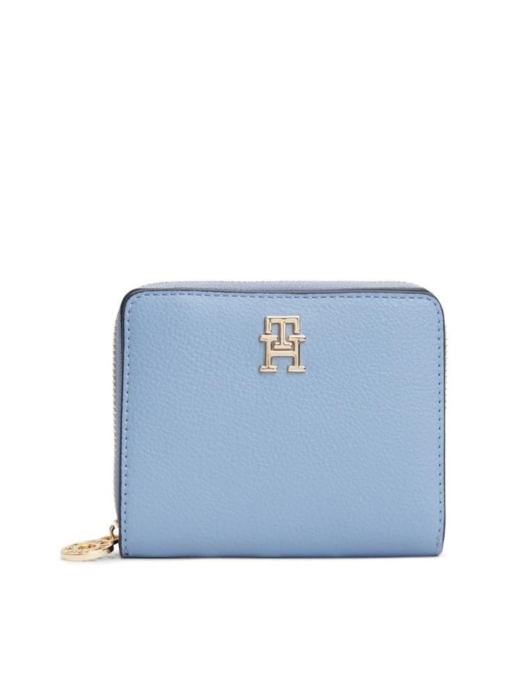 TOMMY HILFIGER Elegant Logo Wallet for the Modern Woman - Image 1