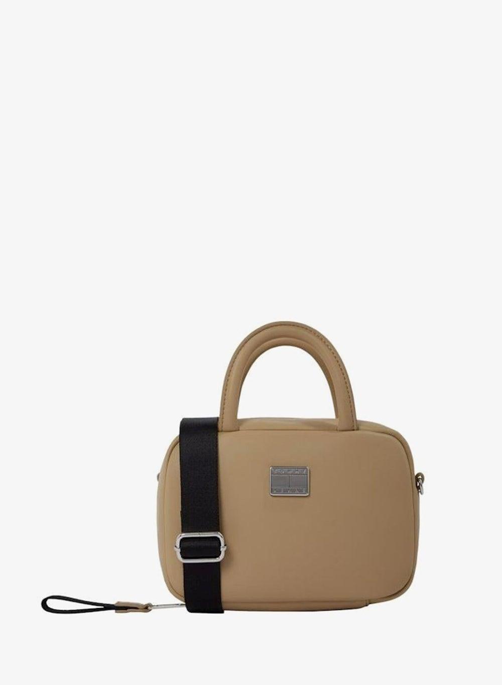 TOMMY JEANS Elegant All-Round Zip Wallet for Women - Image 1