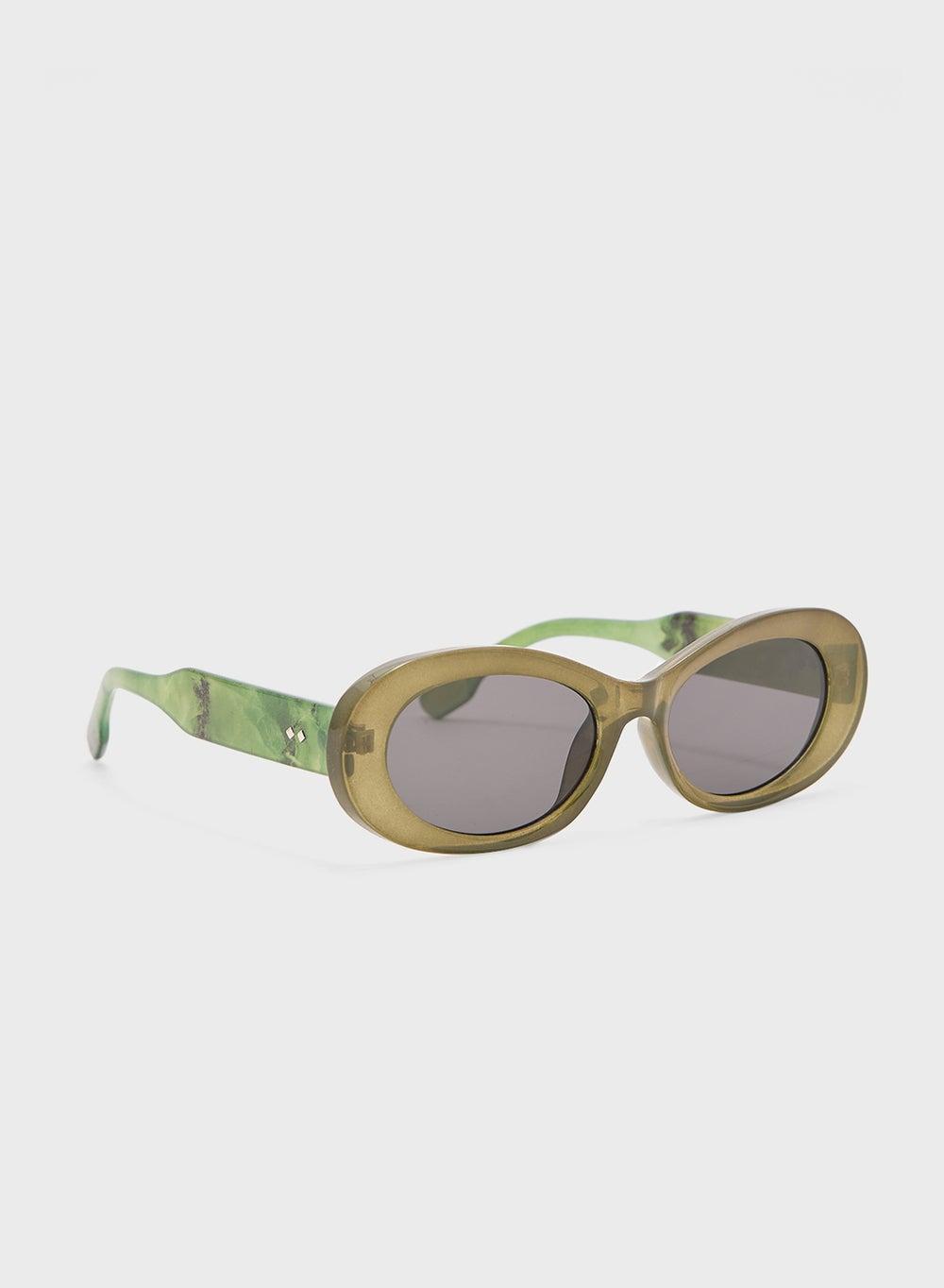 Chic Ginger Oval Lens Sunglasses for Women - Image 1