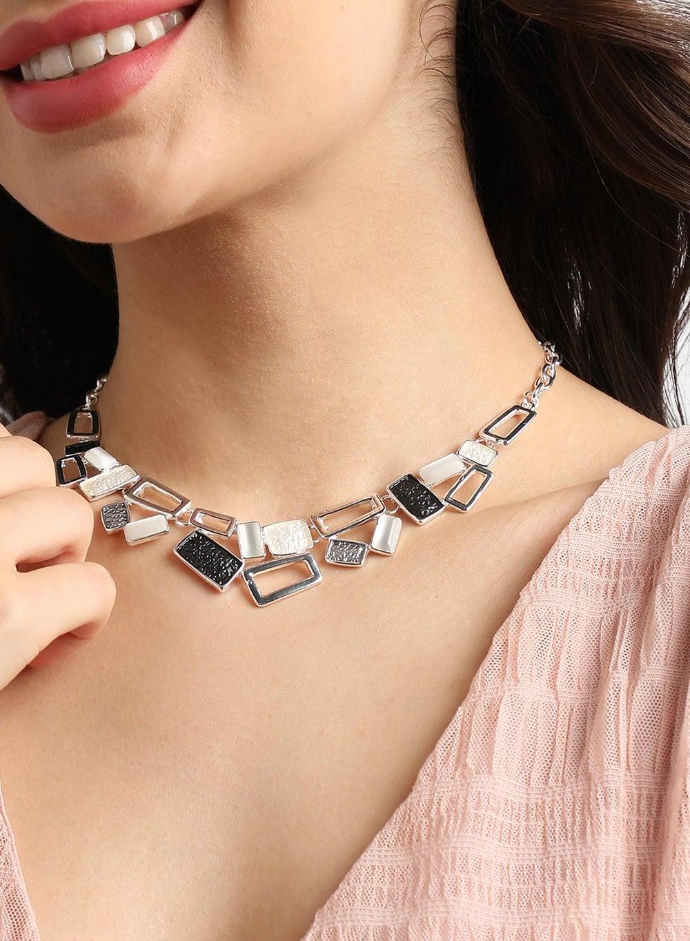 SOHI Glamorous Geometric Kundan Necklace Set for Women - Image 1