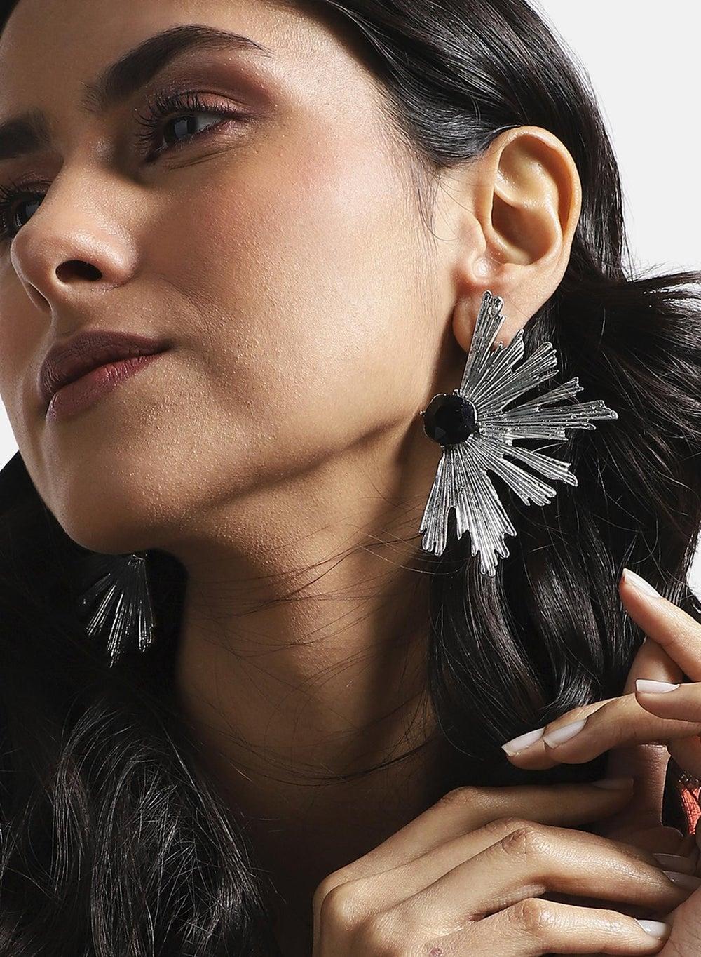 SOHI Metallic Flora Earrings - Black Elegance for Women - Image 1