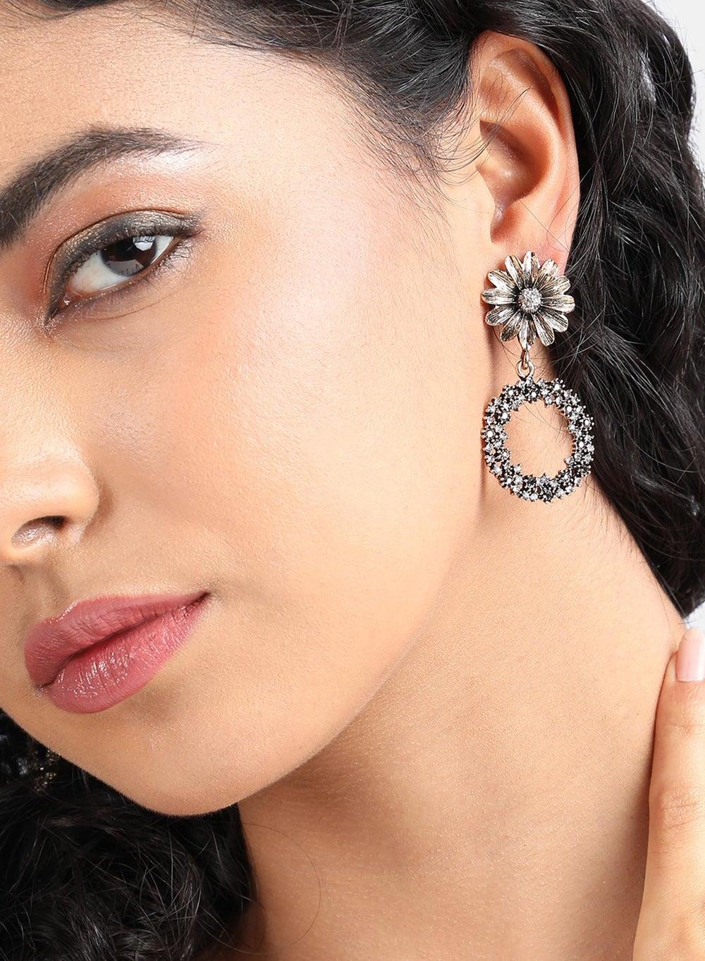 SOHI Intricate Daisy Drop Earrings for Elegant Evenings - Image 1