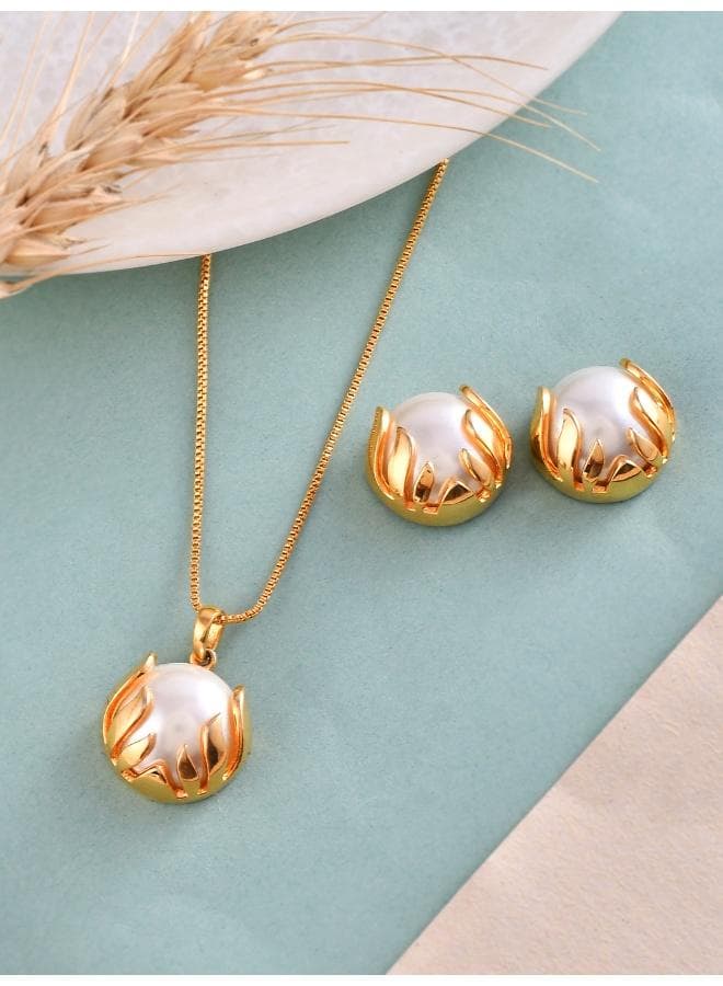 VOYLLA Half Pearl Elegance Pendant Set for Mothers Day - Image 1
