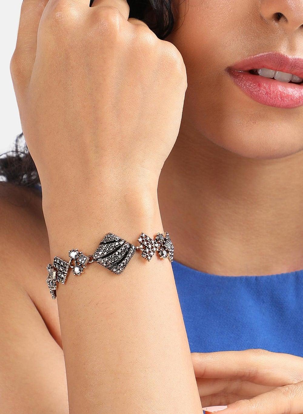 SOHI Elegance Square Crystal Bracelet - A Timeless Gift - Image 1