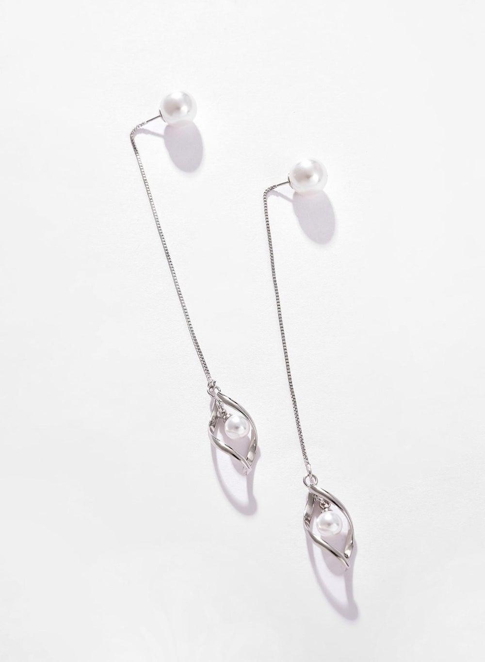 SOHI Chic Contemporary Stud Earrings for Elegant Looks - Image 1