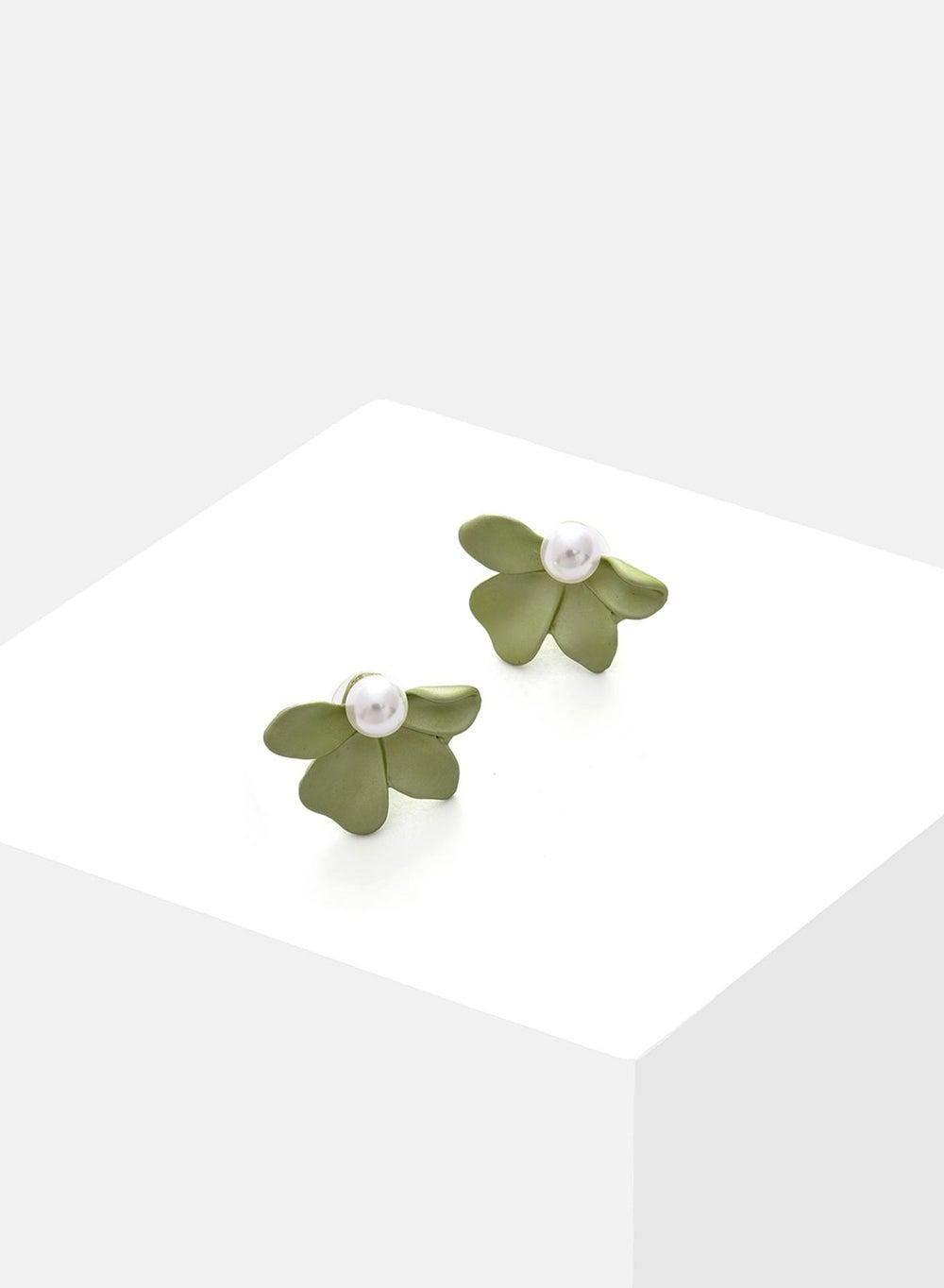 SOHI Petal Stud Earrings - Elegant Allure for Every Occasion - Image 1